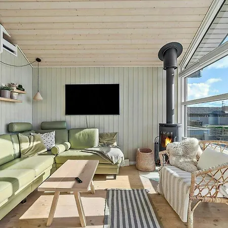 Hébergement de vacances Newer House With Loft 25 M From *