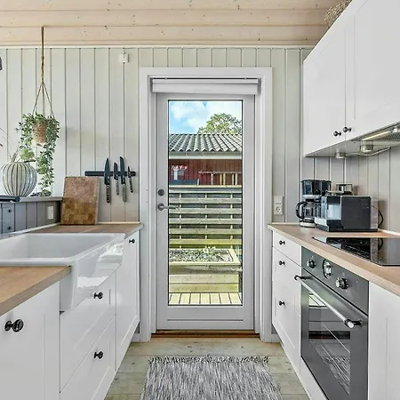 Newer House With Loft 25 M From Hébergement de vacances